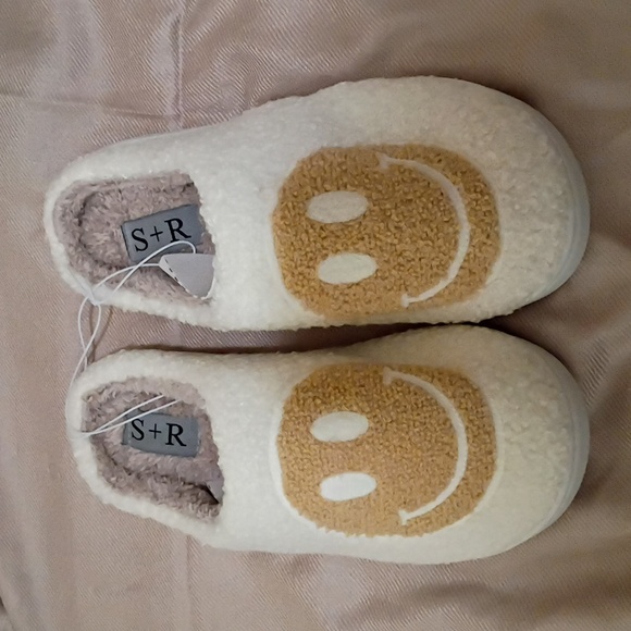 S + R MIA WOMEN'S SMILEY FACE COZY SLIDE SLIPPERS size 8 - Picture 3 of 3